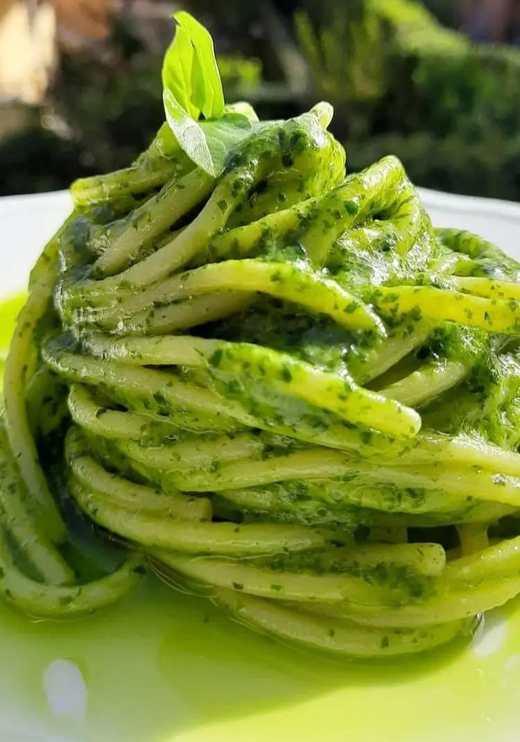 Ricetta Spaghettoni al pesto senza aglio!💚💚💚 di dianacorradetti