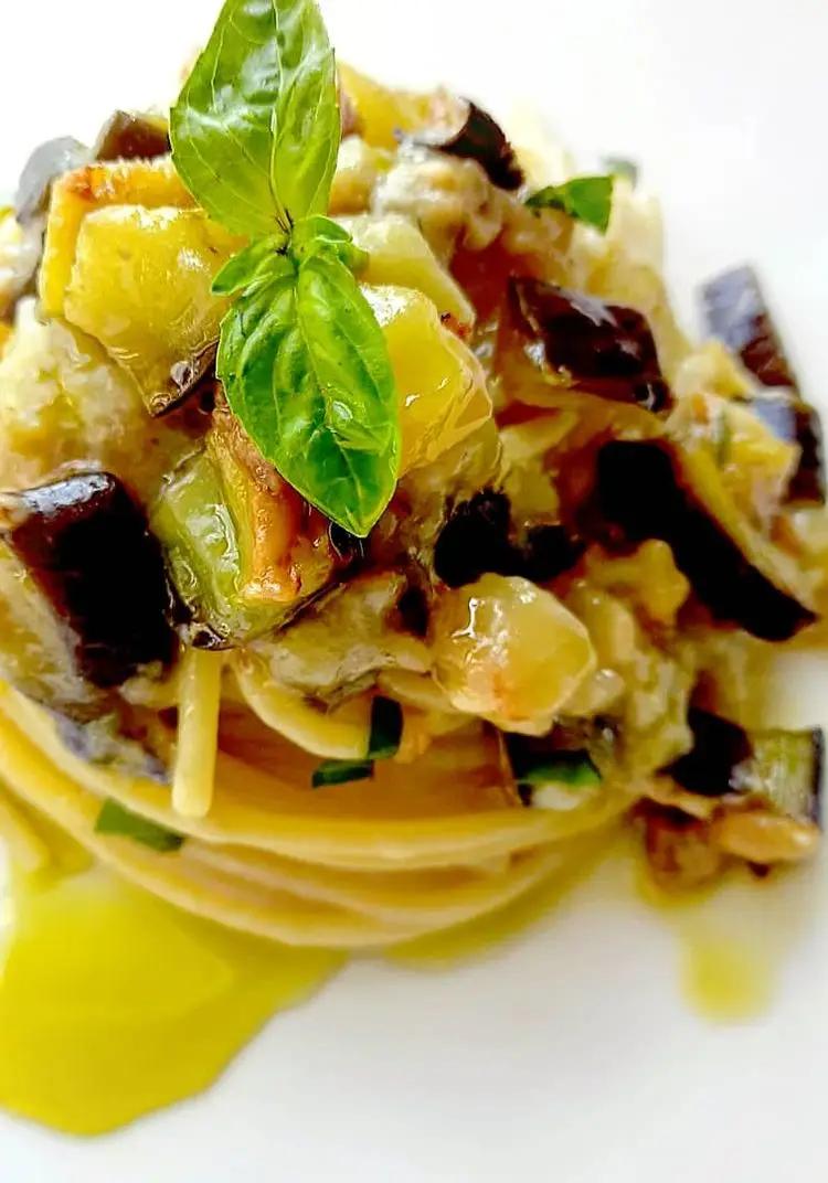 Ricetta Spaghettone con melanzane, crem al parmigiano e olio al basilico!💚💚💚 di dianacorradetti