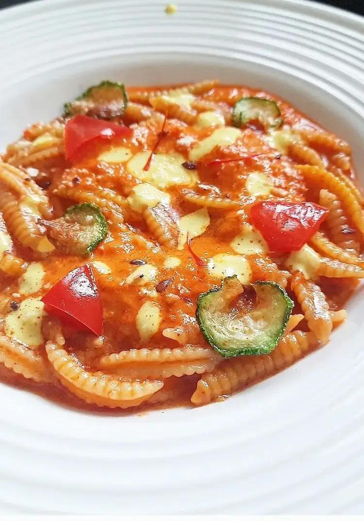 Ricetta Malloreddus in crema di peperoni, salsa allo zafferano,chips di zucchine e semi di papavero!❤ di dianacorradetti