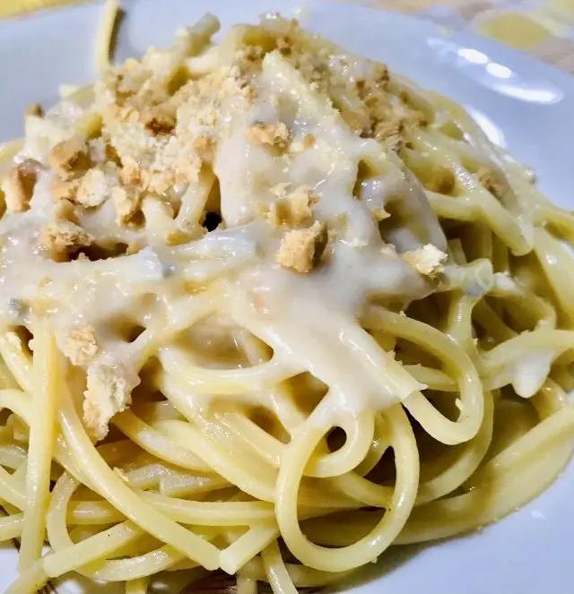Ricetta Spaghetto con crema di pomodorini gialli, gorgonzola e tarallo di marcello.colizzi