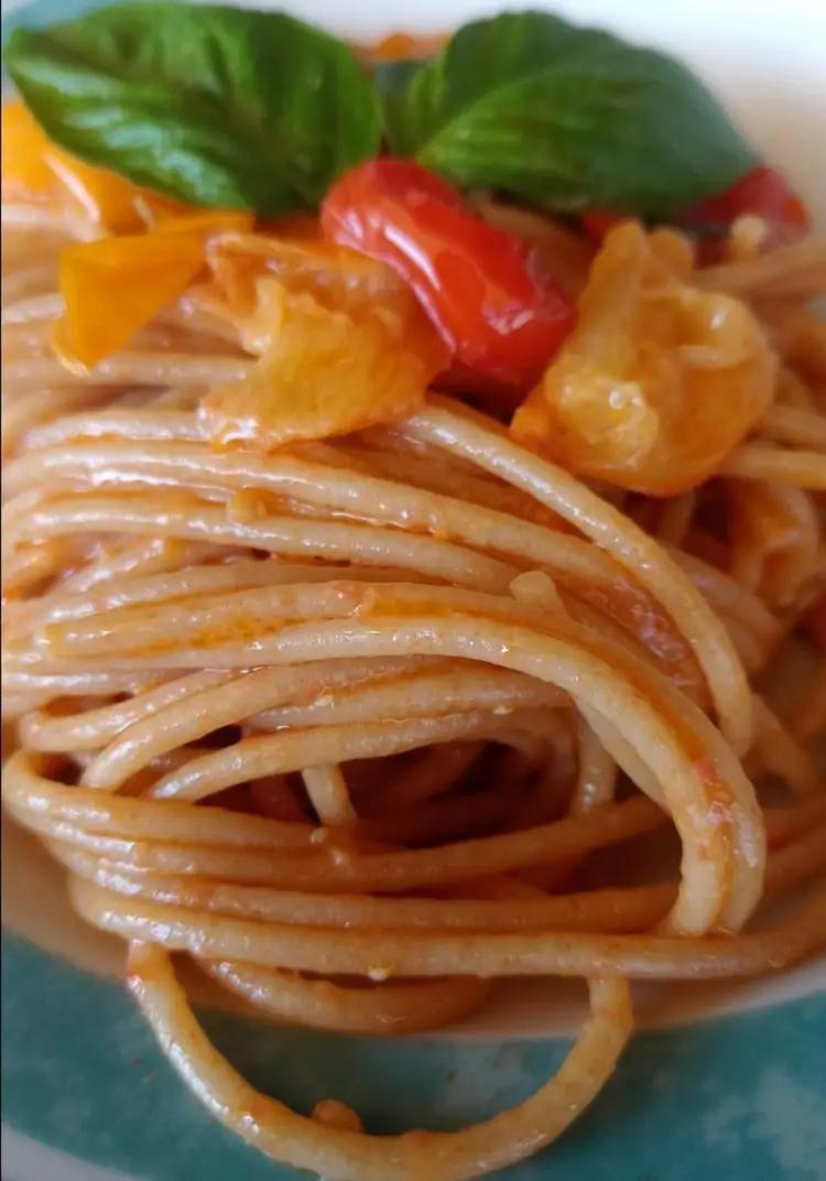 Ricetta Linguine con Pomodori Datterini & Scamorza Affumicata di aleebomaye