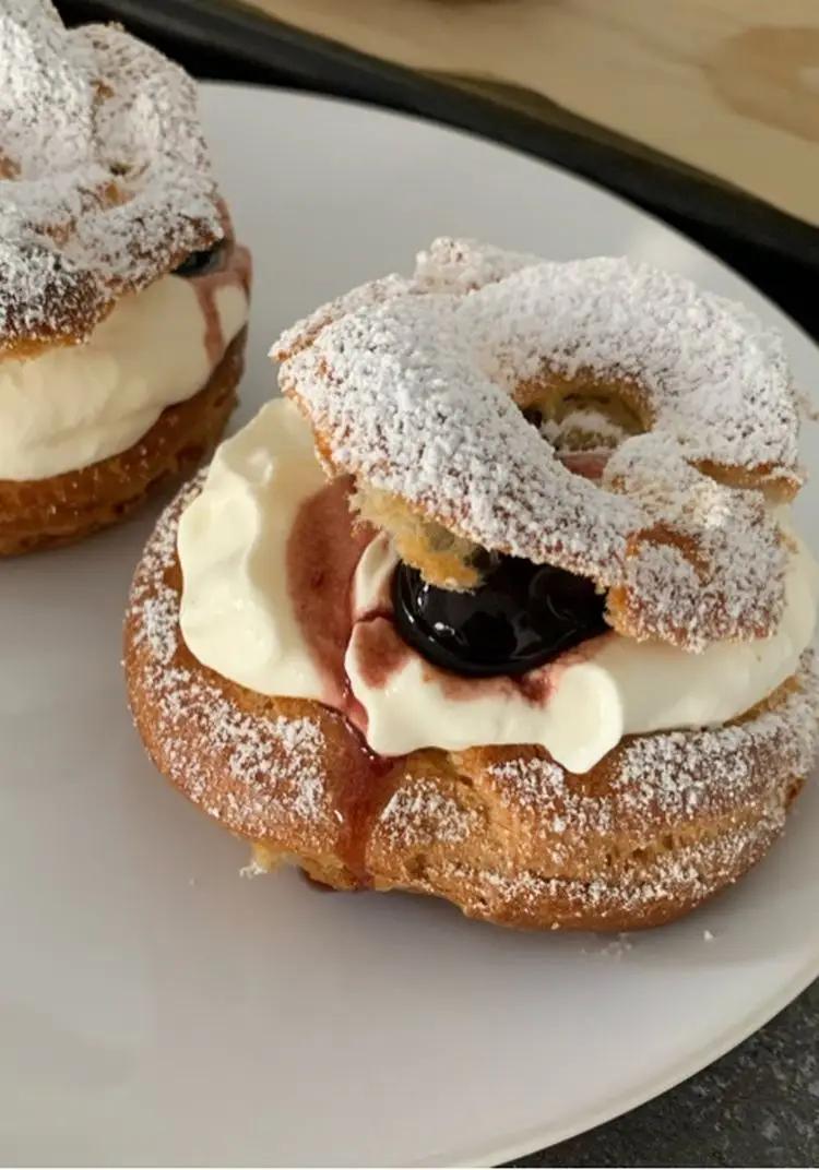 Ricetta Bignè al forno, zeppole crema pasticcera, panna, amarene sciroppate di c77pamy