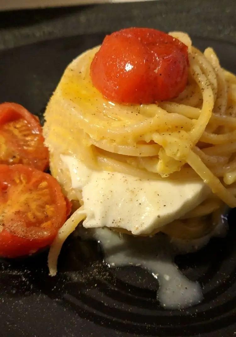 Ricetta Panino di spaghetti allo zenzero, mozzarella di bufala e pomodorini confit di Dok