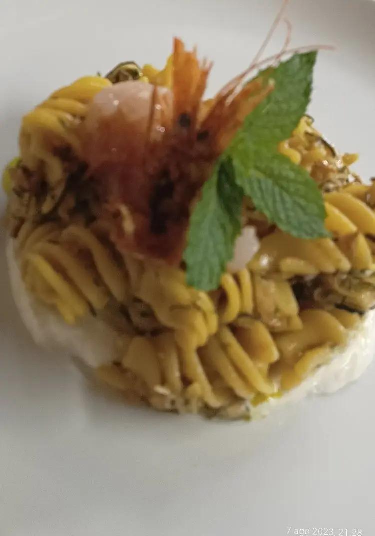 Ricetta Fusilloni con Crema di Zucchina Scapece, tartare di gambero rosa e crema di stracciatella. di germanoscaramozzi_chef