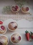 Immagine del passaggio 2 della ricetta Muffin alle fragole e mirtilli