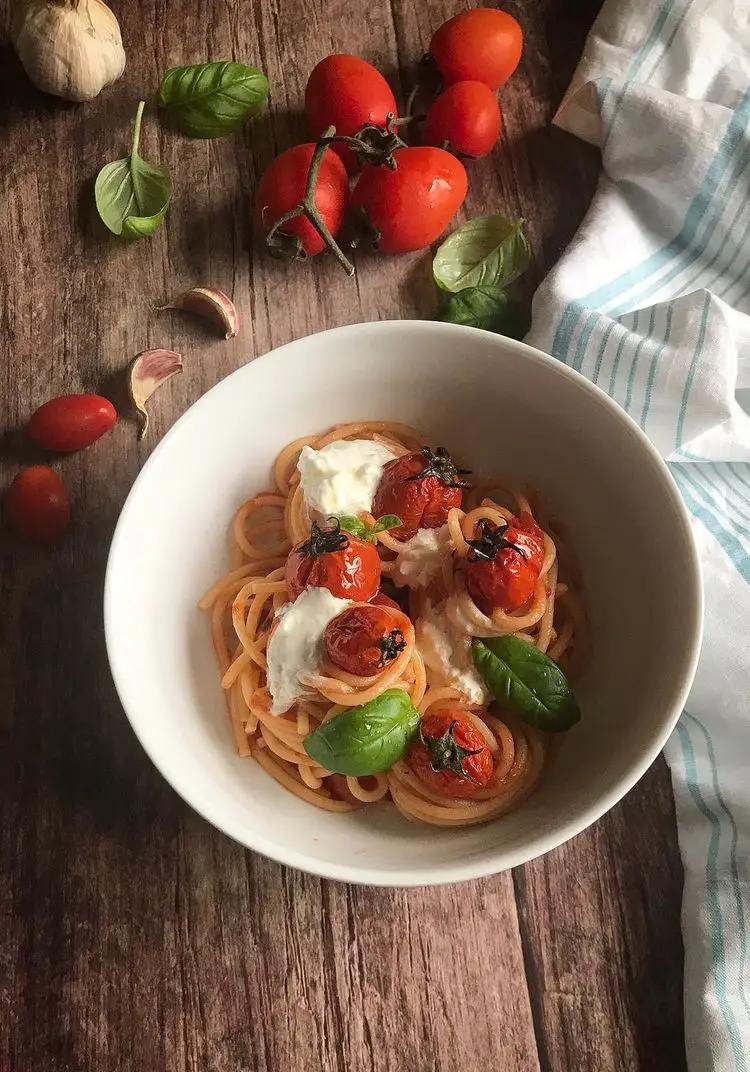 Ricetta Spaghetti al pomodoro, basilico e stracciatella di mariangelatodaro83