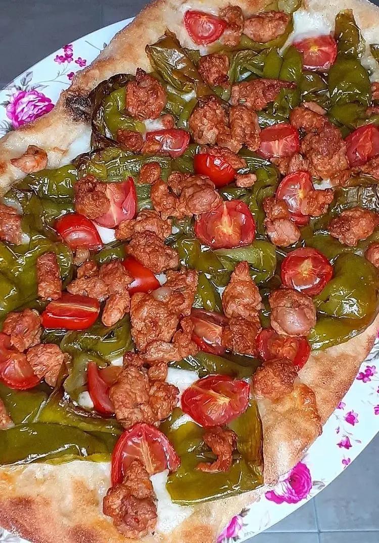 Ricetta Pinsa Romana Con Mozzarella, Friggitelli, Pomodorini e Salsiccia Sbriciolata di lericettedimarygio