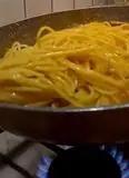 Immagine del passaggio 4 della ricetta Spaghetti ai due pomodori
