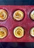 Immagine del passaggio 2142 della ricetta Crostata di Rose di Mele in Sfoglia e Crema Pasticcera