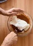 Immagine del passaggio 4 della ricetta Bolo Indiano (torta di pane speziata e latte condensato senza glutine) 