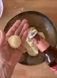 Immagine del passaggio 8924 della ricetta Korean Garlic Potato Bites