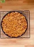 Immagine del passaggio 8 della ricetta Torta di Mais, Avena e Patata Dolce con Cornflakes Caramellati