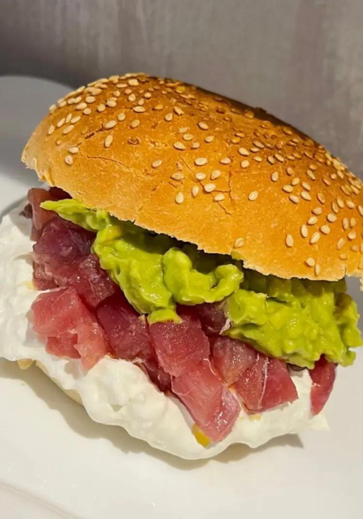 Ricetta Fishburger con tartare di tonno, avocado e burrata di unaforchettadigitale