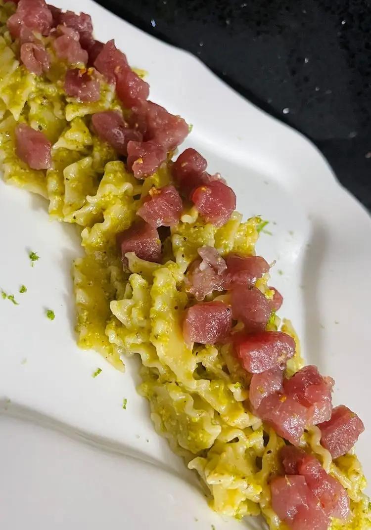 Ricetta Mafalde Garofalo al pesto di pistacchio, tartare di tonno e lime. di unaforchettadigitale