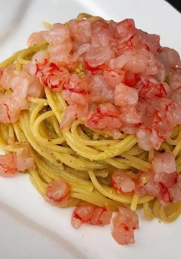 Ricetta Spaghetti al pesto di pistacchio e tartare di gambero rosso di unaforchettadigitale