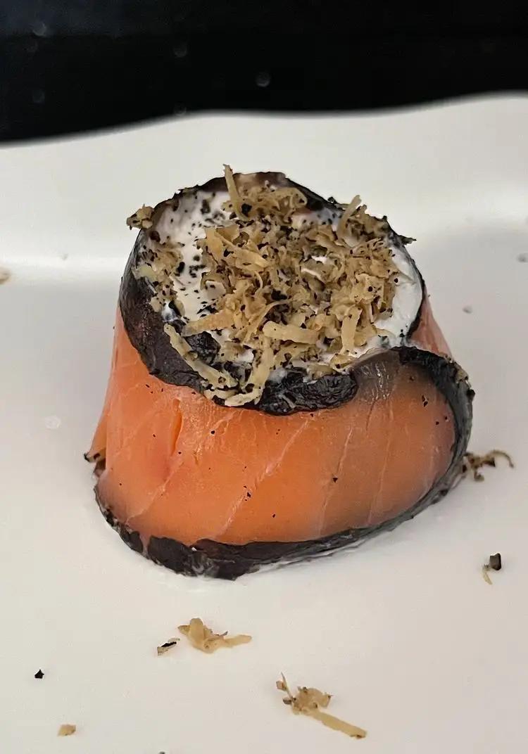 Ricetta Fagottini di salmone affumicato ripieni di burrata e tartufo nero di unaforchettadigitale