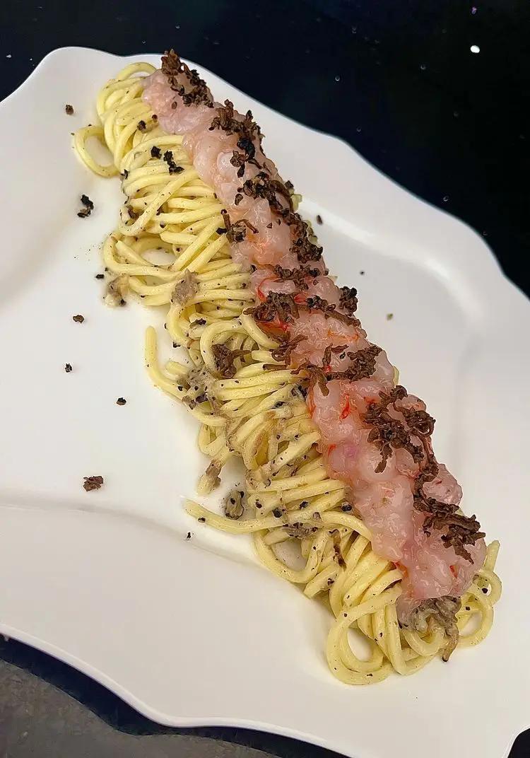 Ricetta Tagliolini al tartufo nero con crudo di scampi e gamberi rossi di unaforchettadigitale