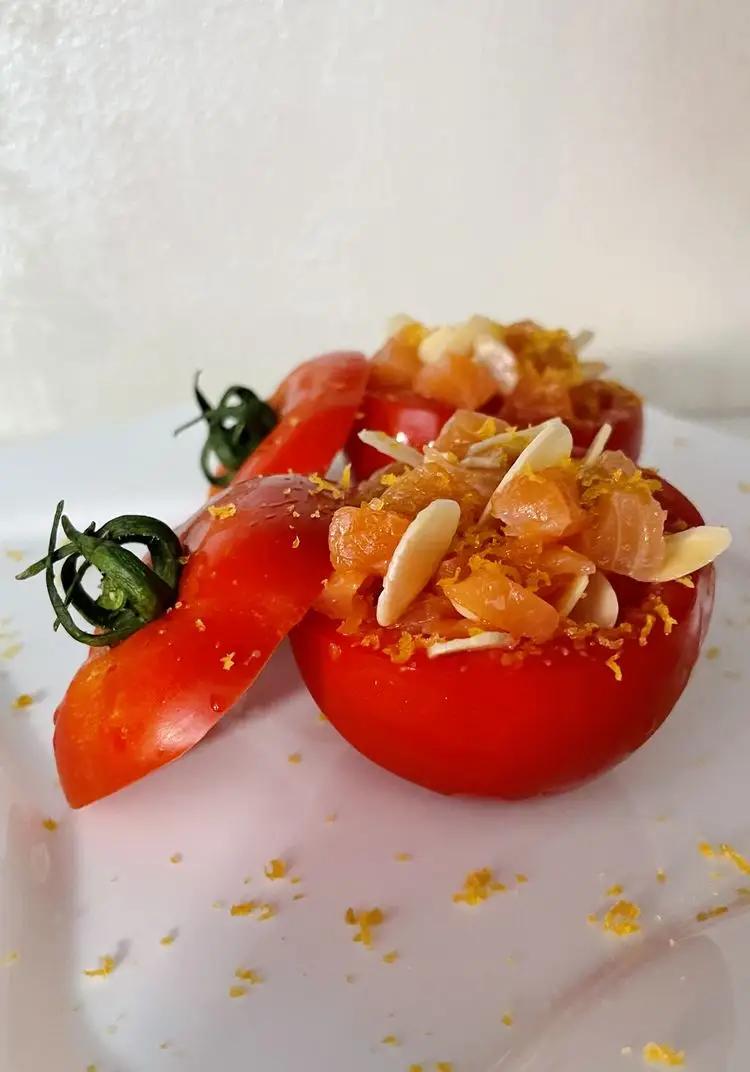 Ricetta Pomodori ripieni di tartare di salmone, mandorle e bottarga di unaforchettadigitale