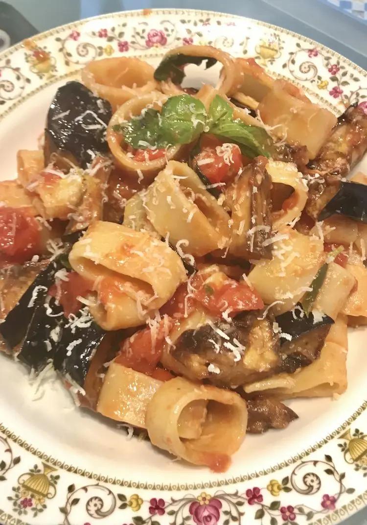 Ricetta Calamarata con pomodorini , pic pac, melanzane 🍆 di gelfomarco