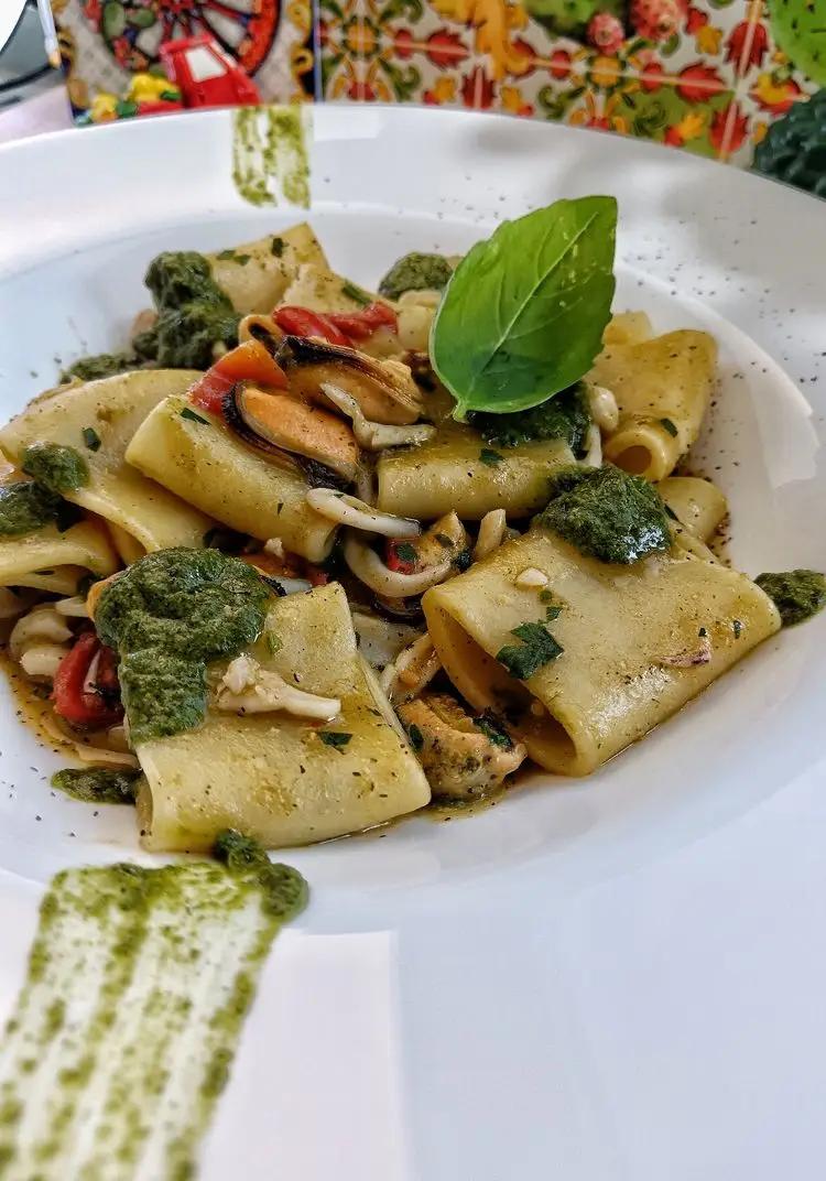 Ricetta Paccheri calamari, cozze e pesto di finocchietto selvatico di cristinaeffe_