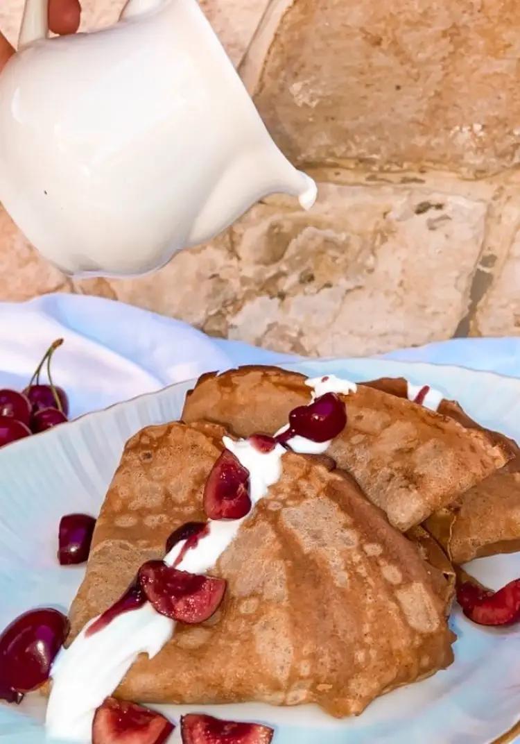 Ricetta Crêpes con farina di castagne, yogurt greco e ciliegie di Martinasenzaglutine
