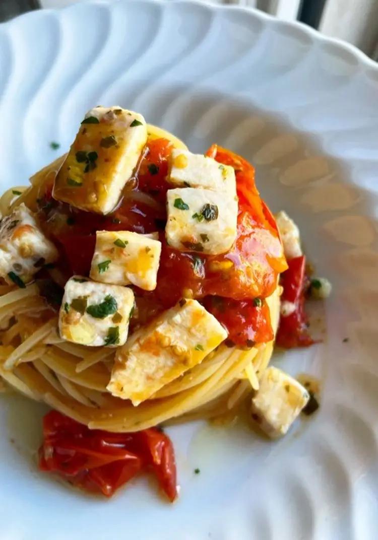 Ricetta Spaghetti con pomodori ciliegino, pesce spada fresco e olive taggiasche di un_caffe_con_caterina