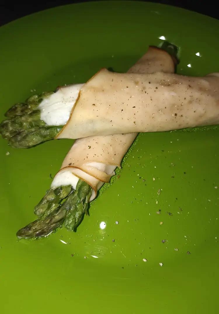 Ricetta Involtini di fesa di tacchino, asparagi e mozzarella di CucinandoDallaMartinaAllaSera