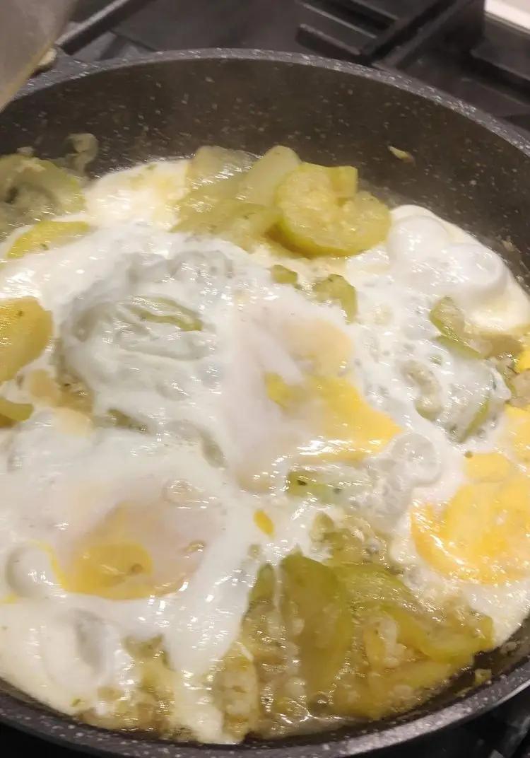 Ricetta Uova con patate zucchine e cipolla di simonuccia1984