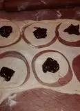 Immagine del passaggio 4 della ricetta Krapfen ripieni di crema di nocciole, panzerottini con marmellata e crema, brioche con gocce di cioccolato