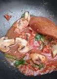 Immagine del passaggio 5 della ricetta Papardelle alla Mirko con pesto al basilico menta e mandorle tostate funghi champignon