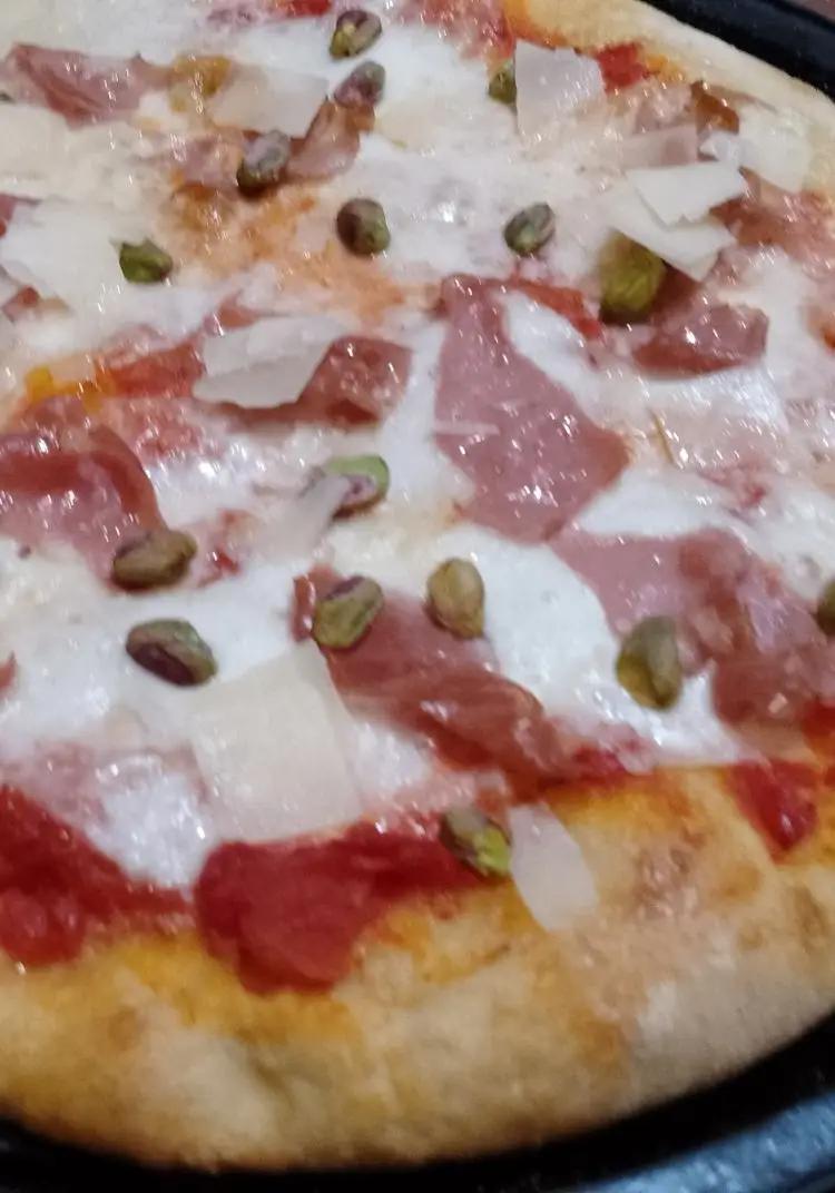 Ricetta Pizza, stracciatella , petali di grana ,  mortadella pistacchio. di sergioforcella9