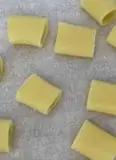 Immagine del passaggio 2 della ricetta PACCHERI RIPIENI FRITTI😋