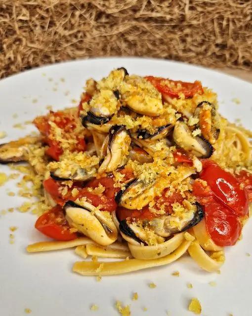 Ricetta Fettucce Pasta Garofalo con cozze, pomodorini e mollica croccante all'aglio di michele.rosa90