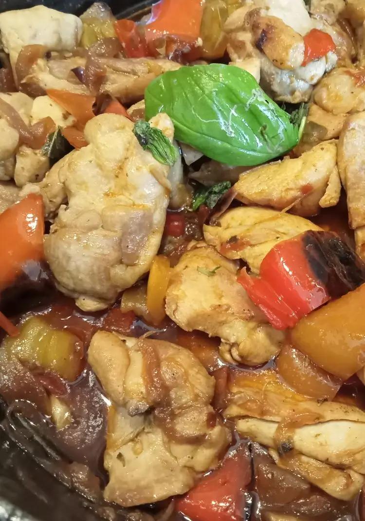 Ricetta Bocconcini di pollo con peperoni, capperi, olive verdi è menta. di giovanna428