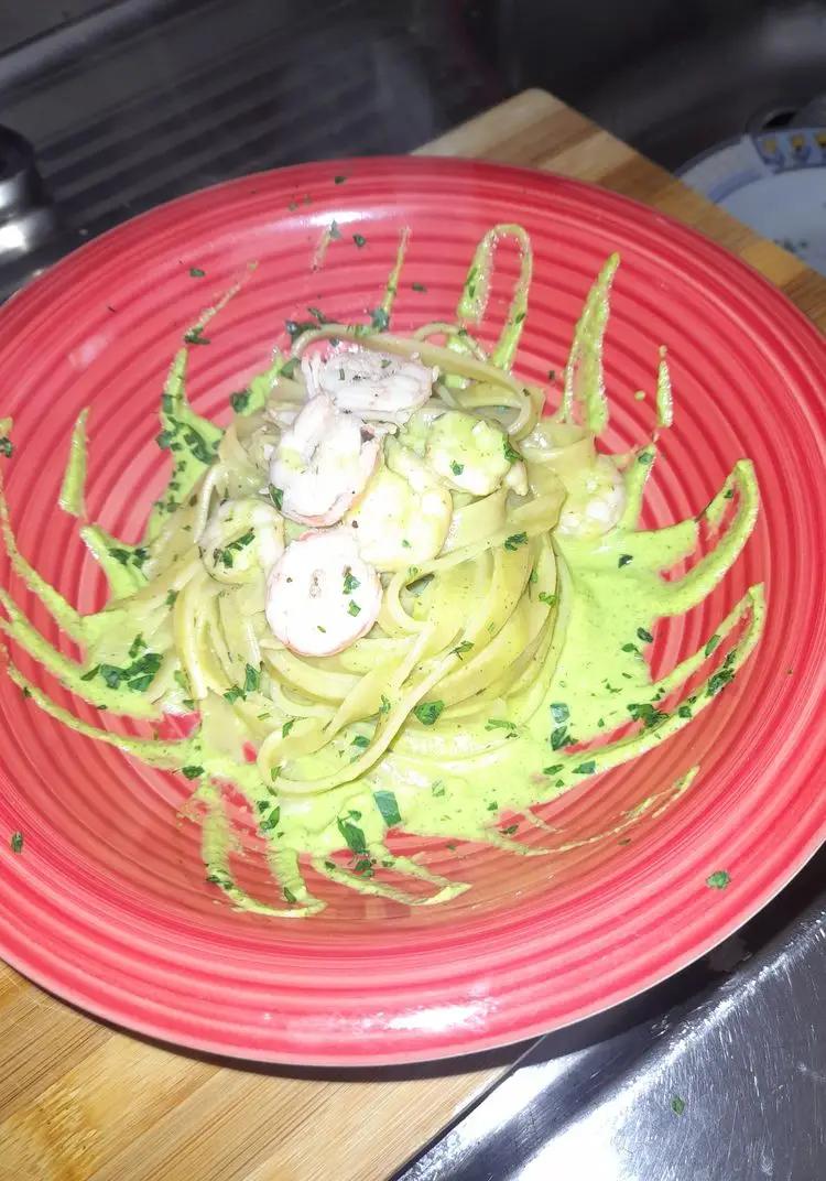 Ricetta Fettuccine al pesto di zucchine e gamberi di samuelagiarratano