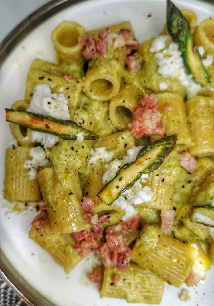 Ricetta MEZZE MANICHE ASPARAGI, CRUMBLE DI PANCETTA DOLCE E STRACCIATELLA di Pranz.0cena