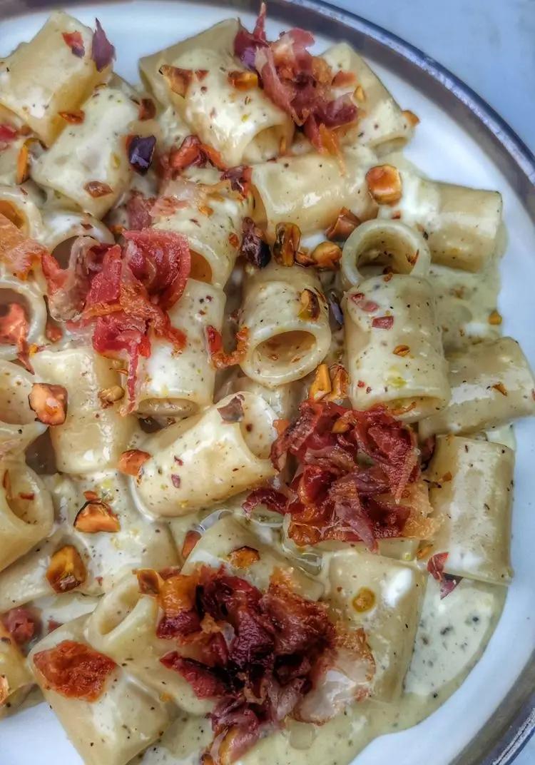 Ricetta PASTA CON PESTO DI NOCI, STRACCHINO E PANCETTA CROCCANTE di Pranz.0cena