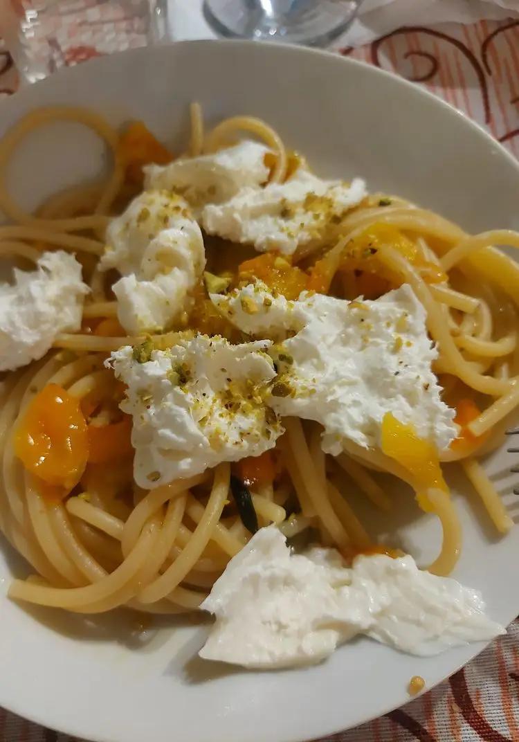 Ricetta Spaghetti con datterini gialli burrata e pistacchio di Uliana95