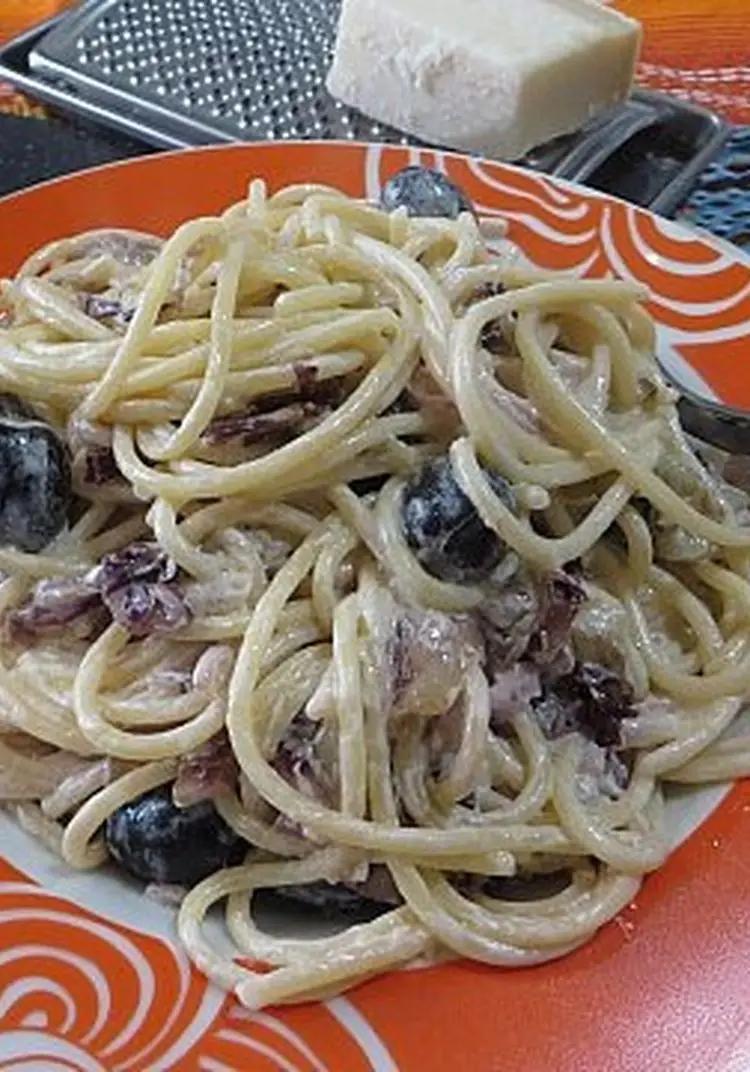 Ricetta Spaghetti radicchio e olive nere di ricettegustose.it