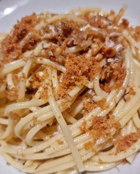 Ricetta Spaghetti allo sgombro, pinoli e pangrattato di eleonora.costa7