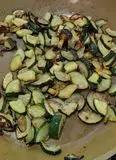 Immagine del passaggio 1 della ricetta Pasta cremosa zucchine e stracchino