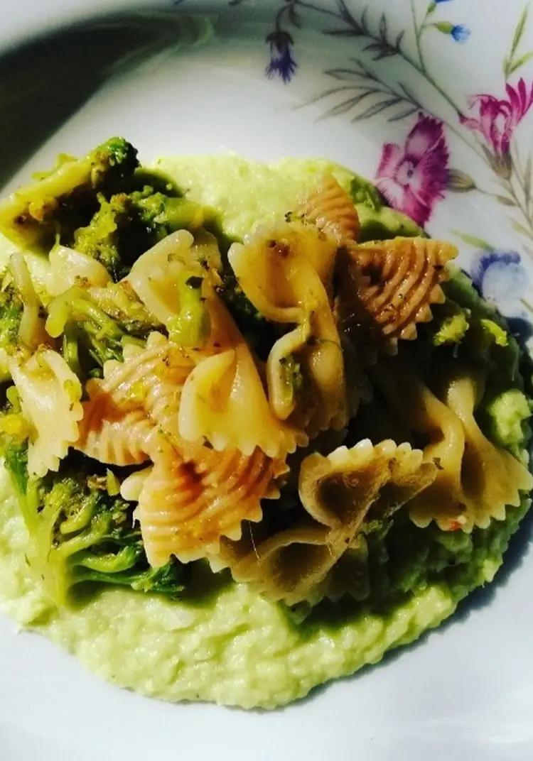 Ricetta Farfalle con purea di broccolo e alici di ruperzio