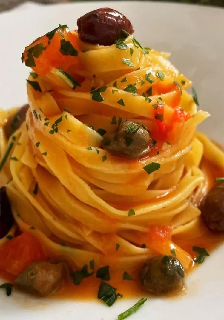 Ricetta Tagliatelle olive capperi pomodorini e acciughe di cucina_con_cristina
