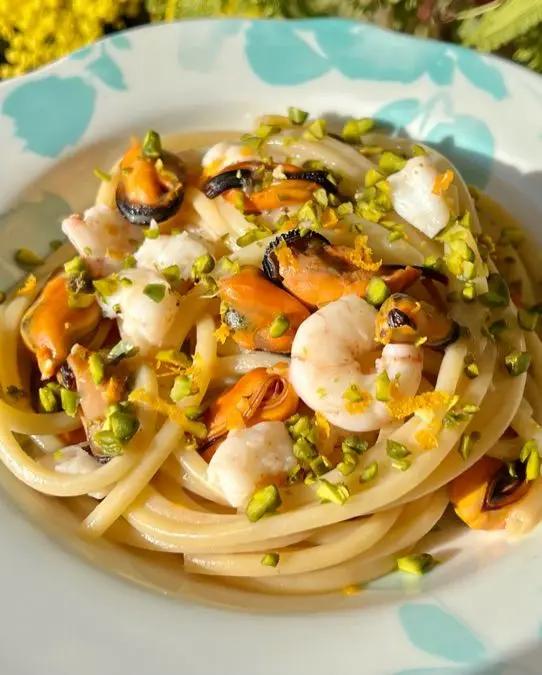 Ricetta Spaghetti alle cozze e gamberetti al profumo d’arancia 🥰🍊 di ninnalemon