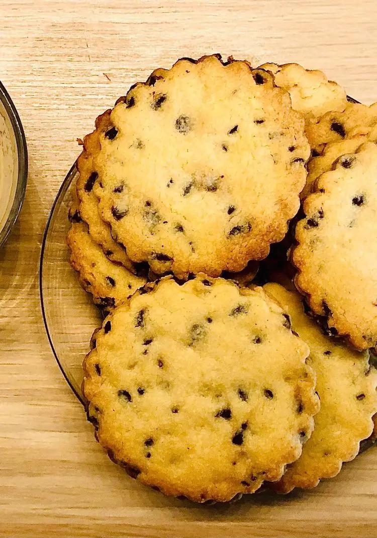 Ricetta BISCOTTONI 🍪 DI PASTA FROLLA CON GOCCE DI CIOCCOLATO 🍫 di valentina63