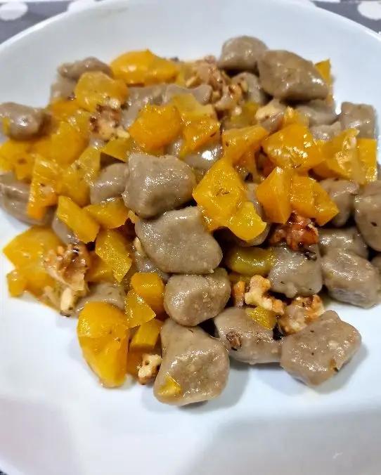Ricetta Gnocchi di lenticchie con peperoni e noci di LeandroN.