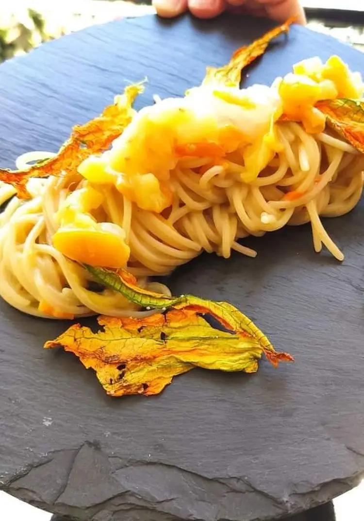 Ricetta Spaghetto Datterini gialli,Fiori di zucca secchi e Tartare di scampi di alessiostark91