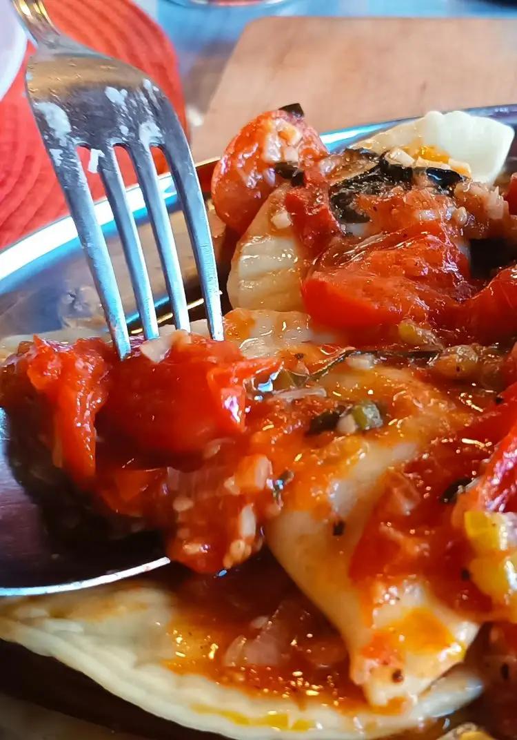 Ricetta Ravioli ripieni di ricotta e pomodori secchi con salsa di pomodorini freschi di cucina_di_casa