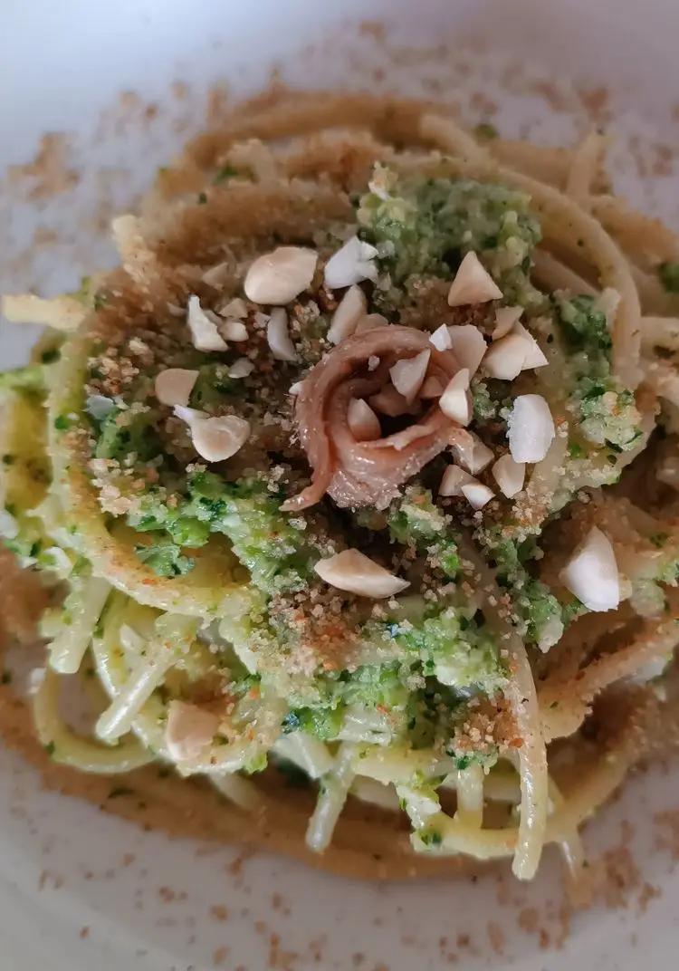 Ricetta Bucatini con pesto di zucchine e Alici sott'olio del Mar Cantabrico e mollica atturrata di cucina_di_casa