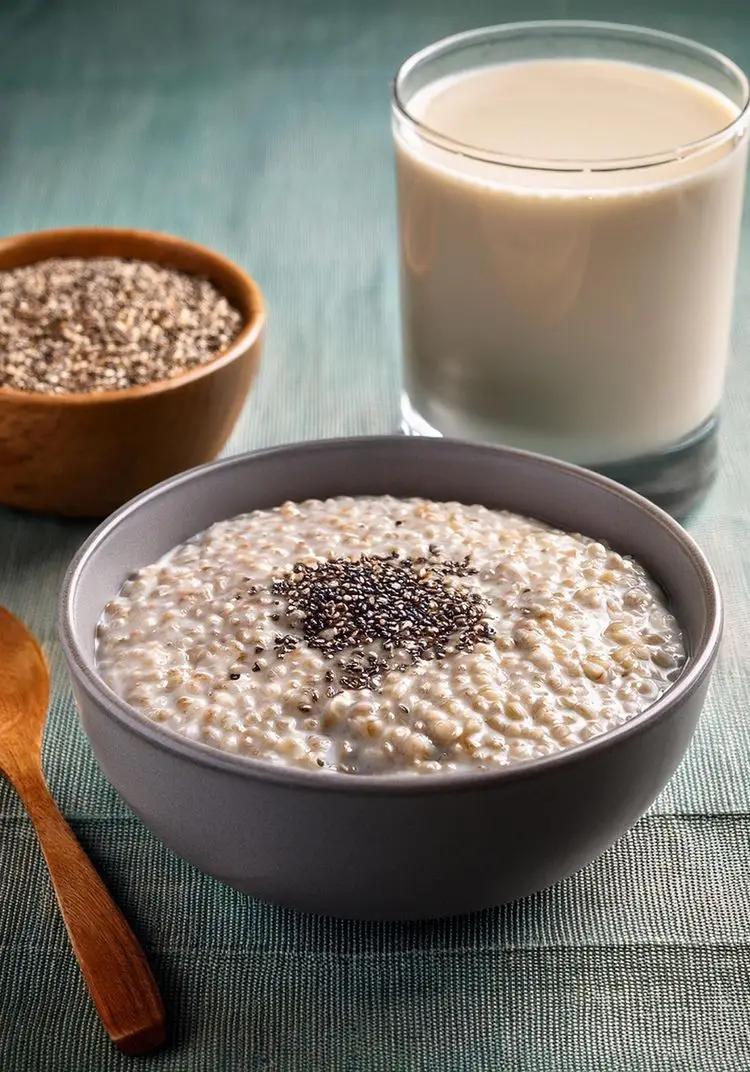 Ricetta Porridge con semi di chia e bevanda di avena con orzo di marina_fratton